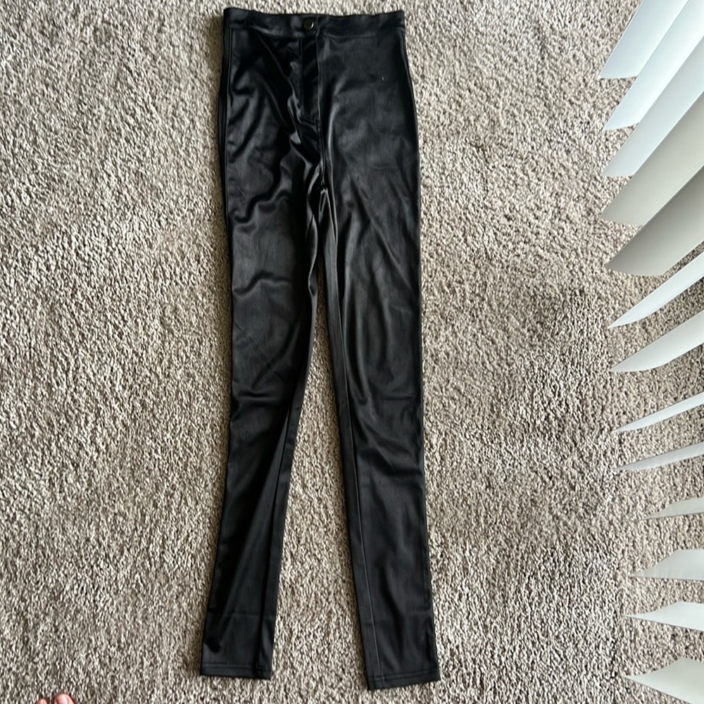 Black silk like  legging